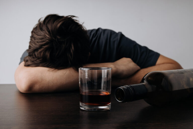 Jak przekonać alkoholika do leczenia?