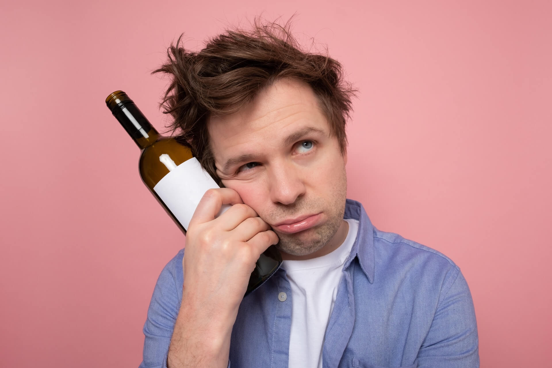 osoba uzależniona od alkoholu leczy się w ośrodku
