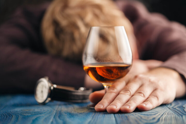 Czy niskie ciśnienie krwi może być objawem odstawienia alkoholu?